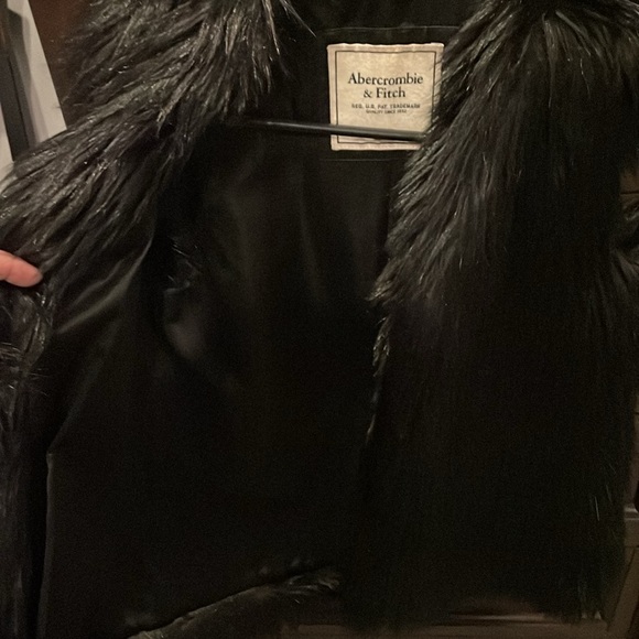 Abercrombie & Fitch Faux Fur Vest (Size xs) good condition - Picture 4 of 4